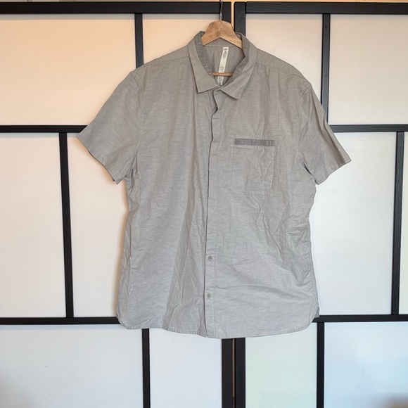 Lululemon Summer Fridays Button down textured short sleeve shirt. Men’s XXL - Picture 2 of 16